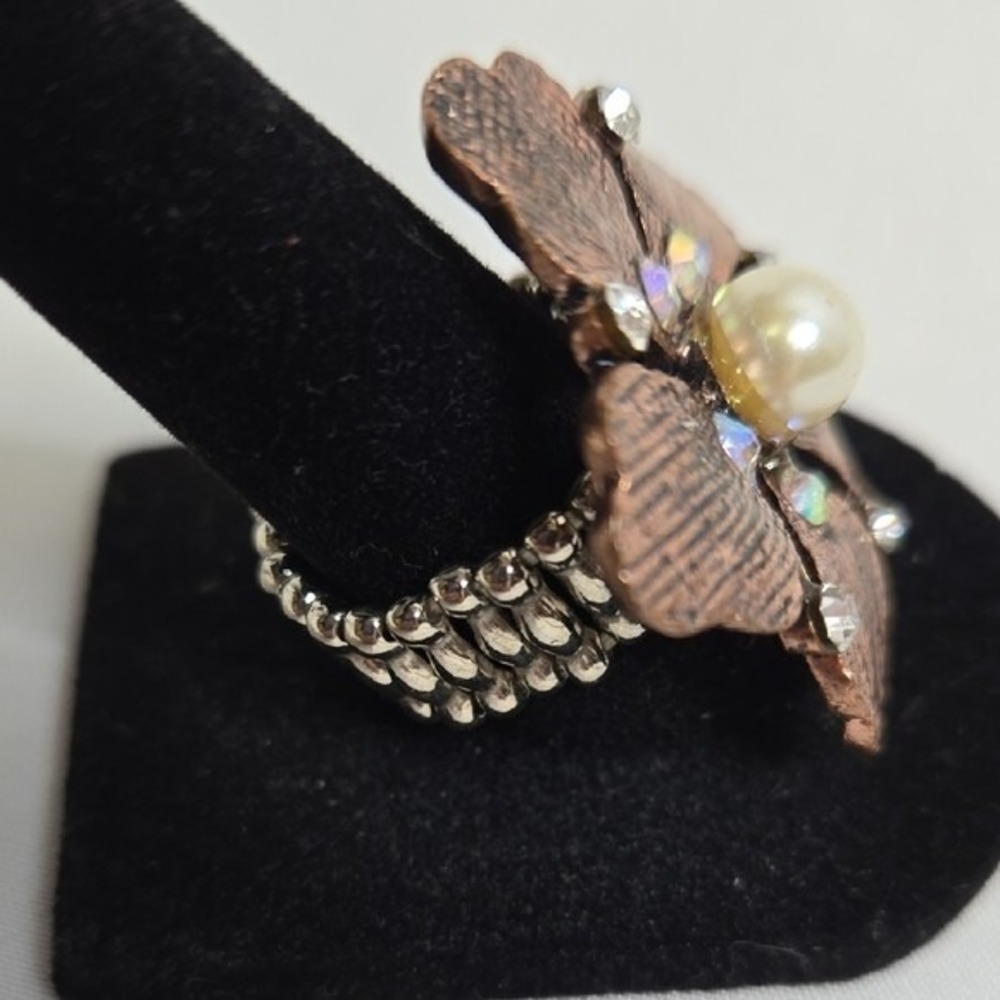 Flower‎ Stretch Ring - Picture 2 of 4